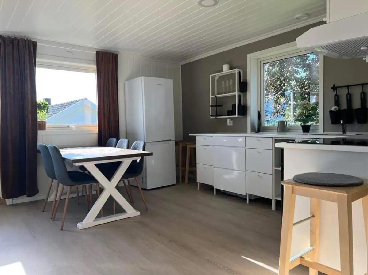 Lekkert Gjestehus Med Gratis Parkering Pa Stedet. Levanger Esterno foto